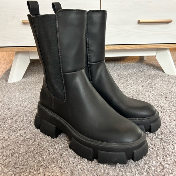 Black combat boots. Never worn! - Picture 5 of 6